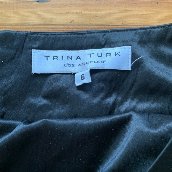 Black woven mini skirt with miniature sequins and silky top - Picture 4 of 5